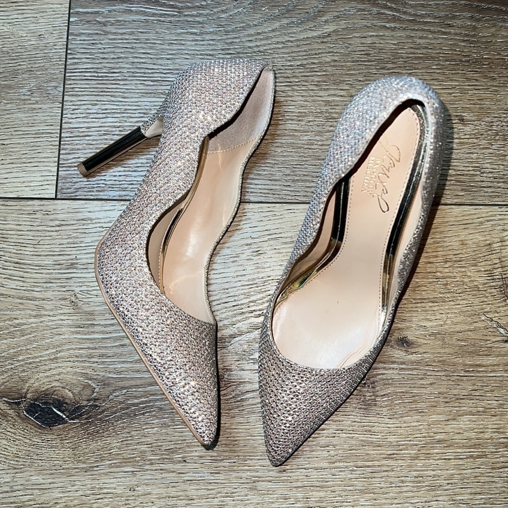 Jewel by Badgley Mischka Gold Shimmery Pointed Toe Pump Size 7